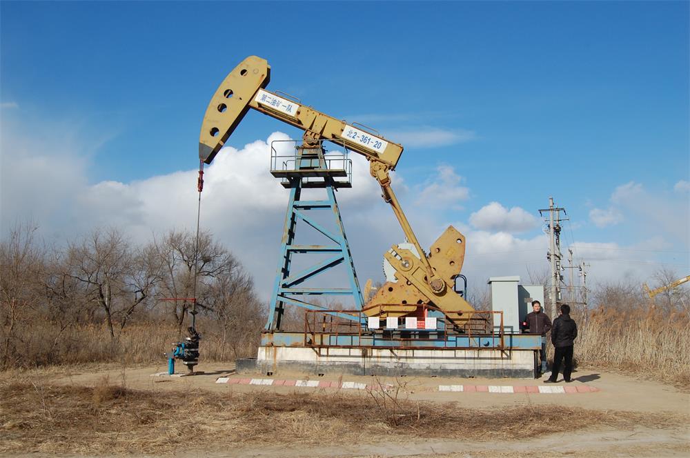 直驅(qū)抽油機(jī)